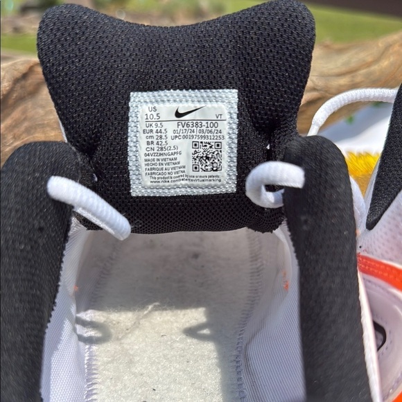 Nike Air Pegasus White and Orange Athletic Shoes main image 2